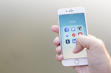 Facebook Adds New Mobile-Focused Features to Business Pages