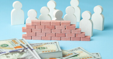 Google Analytics Removes 4 Models, Adds Custom Metrics