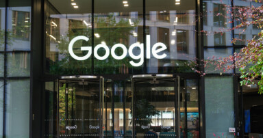 Google Analytics Removes 4 Models, Adds Custom Metrics