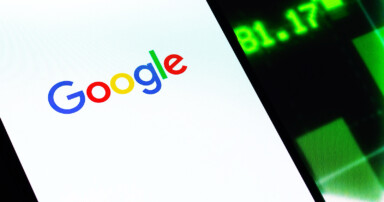 Google Analytics Removes 4 Models, Adds Custom Metrics